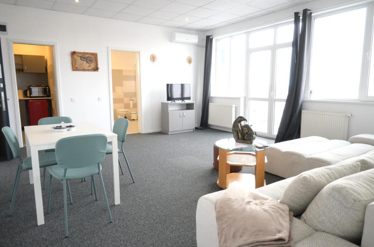 Luana Airport Apartments #7 Otopeni Exteriör bild